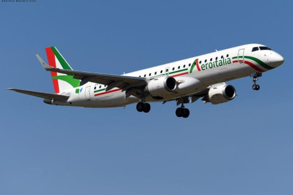 Immagine Embraer E190